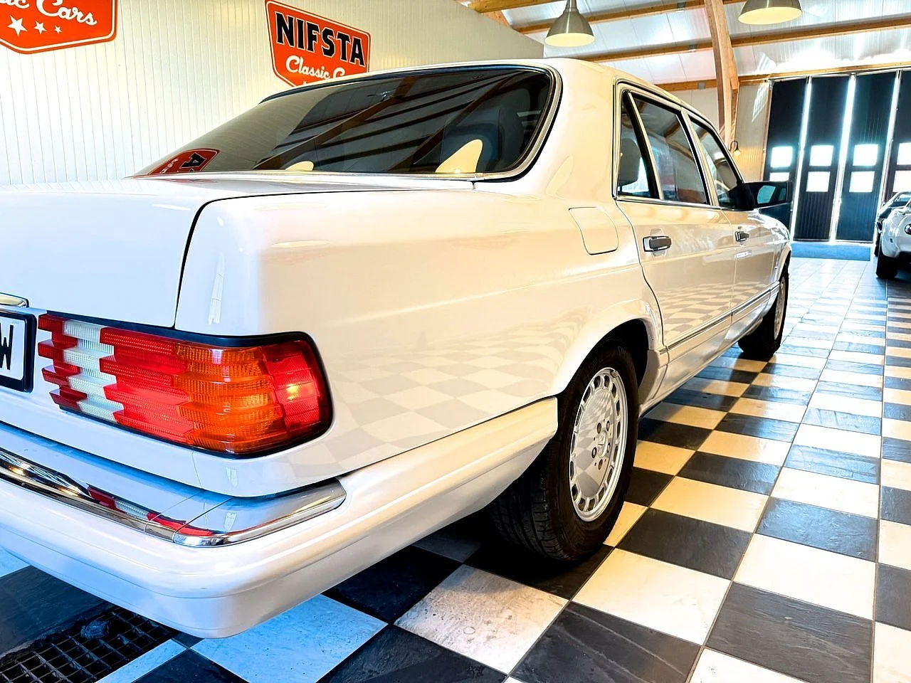 Bild von 1991 Mercedes-Benz S560 (8)