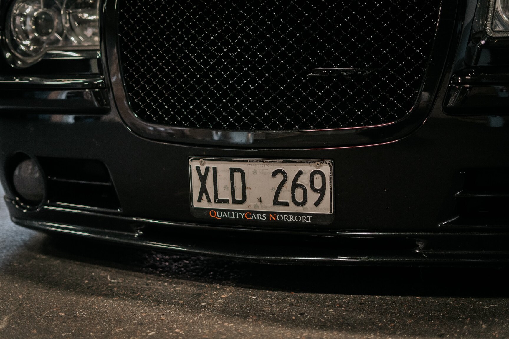 Exterior image of 2006 Chrysler 300C SRT-8 (49)