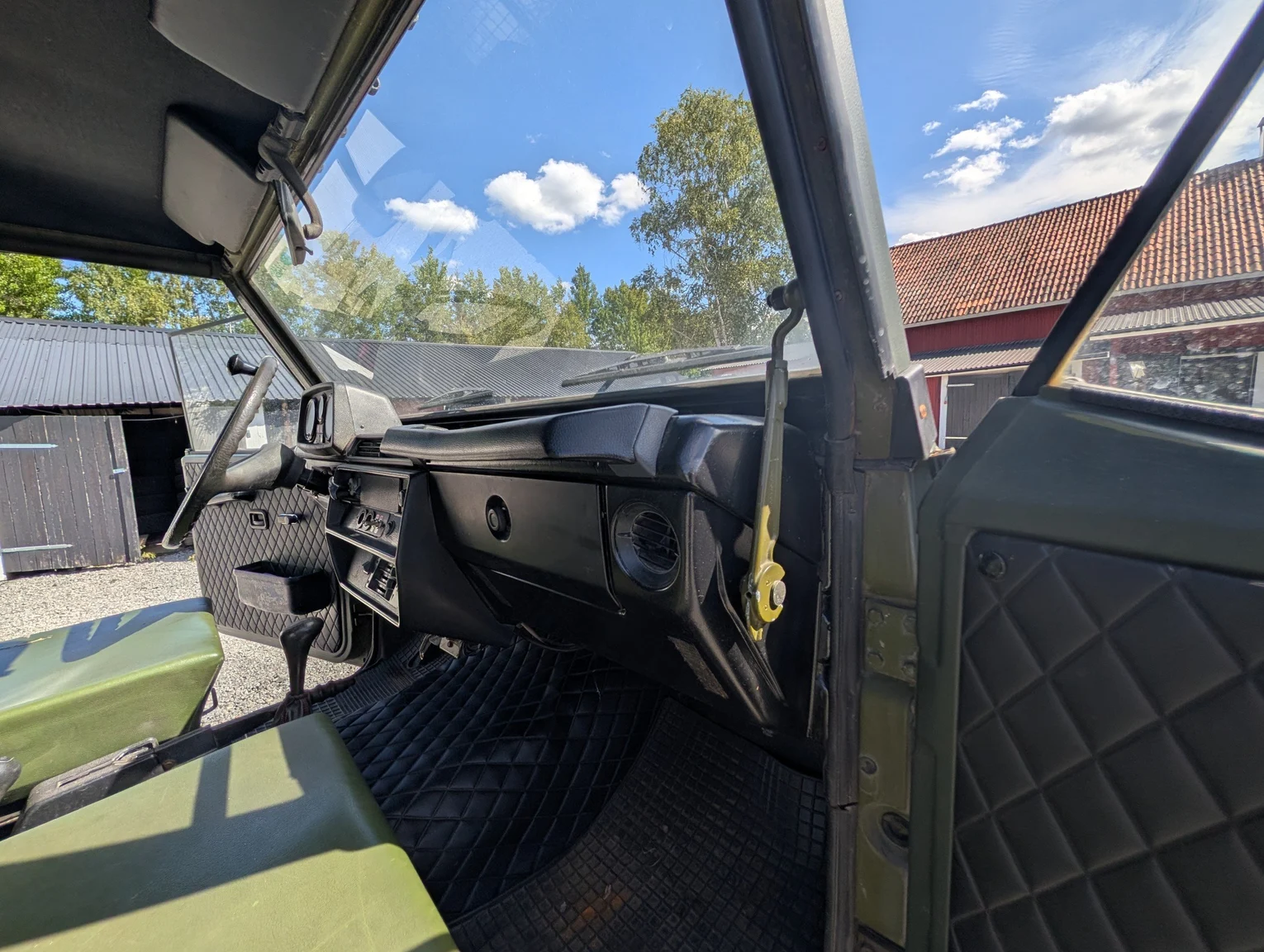 Innenraumfoto von 1987 Mercedes-Benz 240 GD 461 (13)