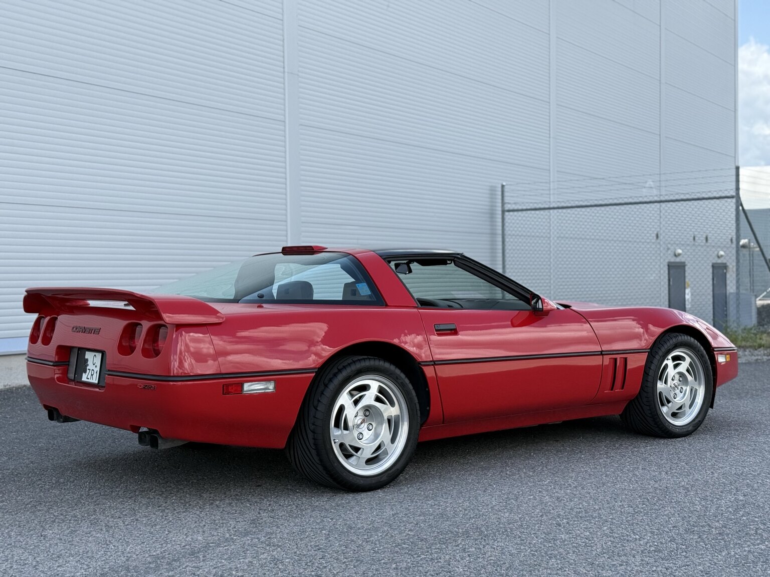 Exterior image of 1990 Chevrolet Corvette ZR-1 Targa