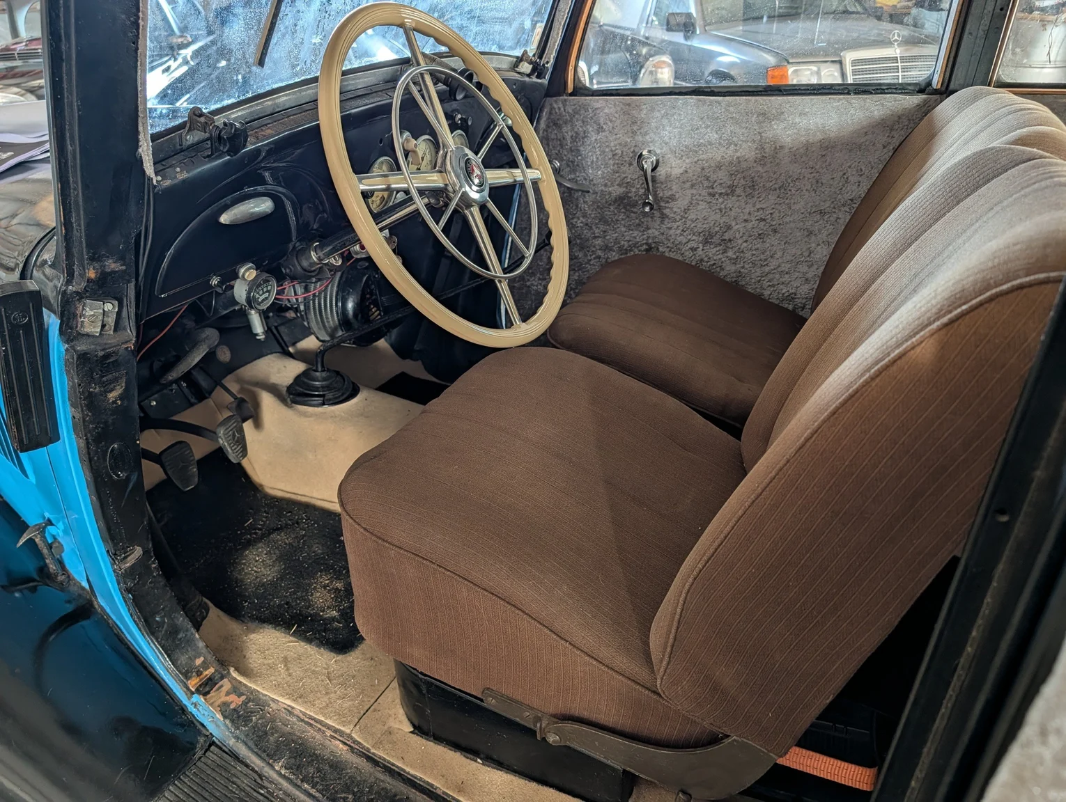 Interiörbild 1938 Mercedes-Benz 170 V  Sedan (1)