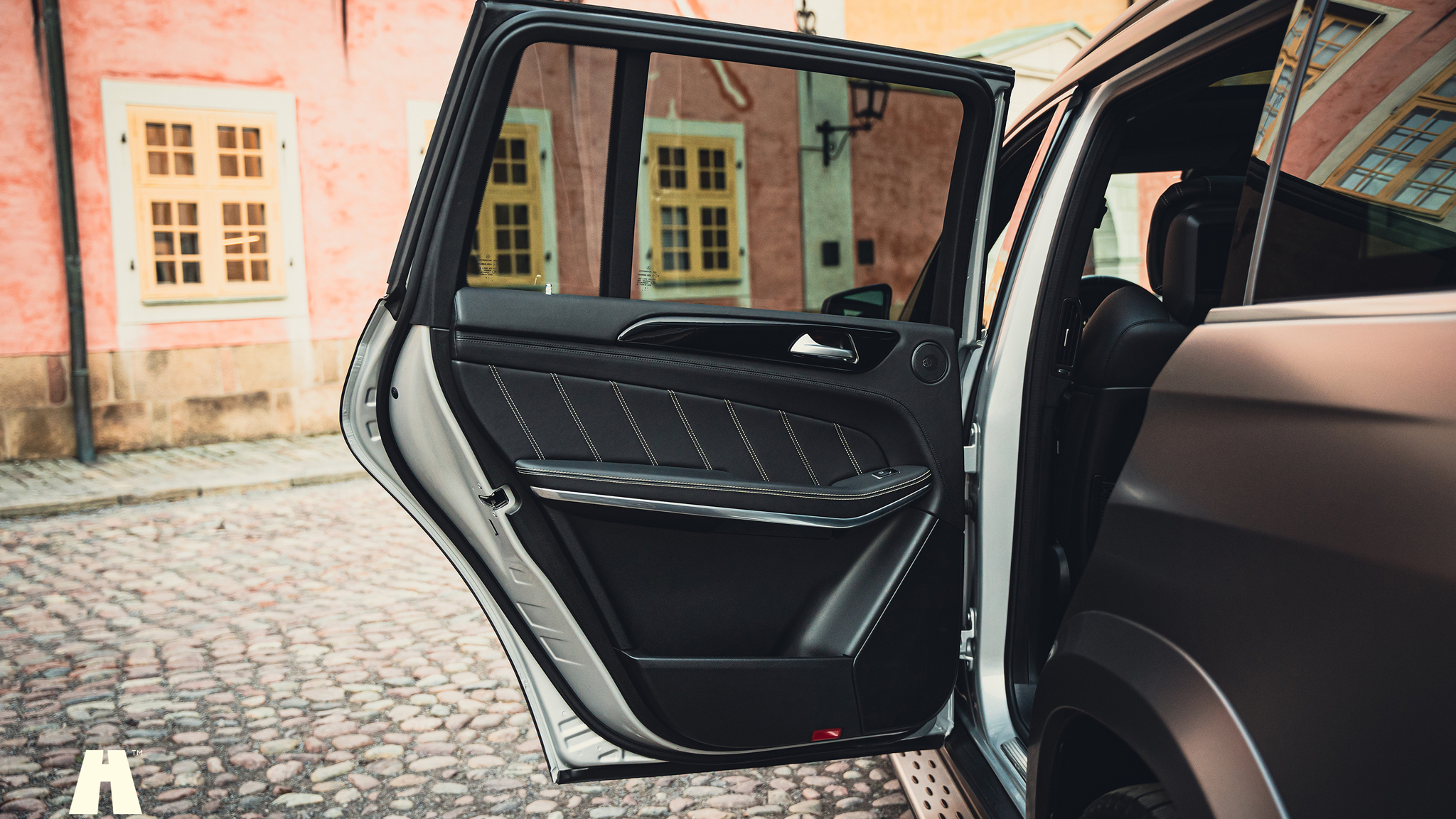 Innenraumfoto von 2017 Mercedes-Benz GLS 63 AMG (15)