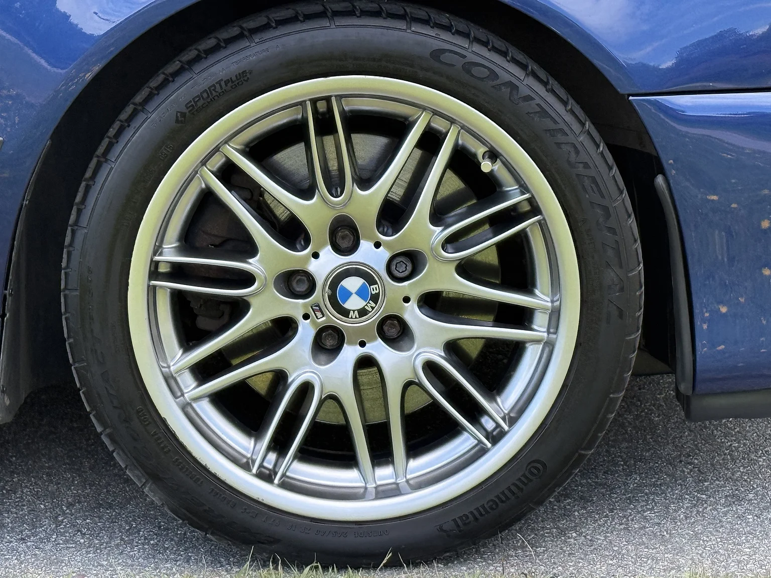 Exterior image of 2001 BMW M5 E39 LCI (40)