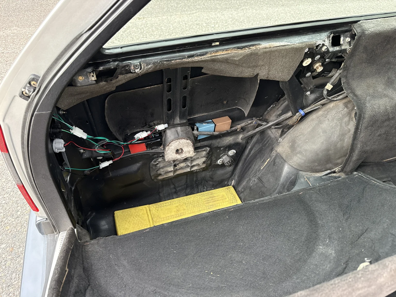 Interior image of 1994 Mercedes-Benz E 320 T (90)