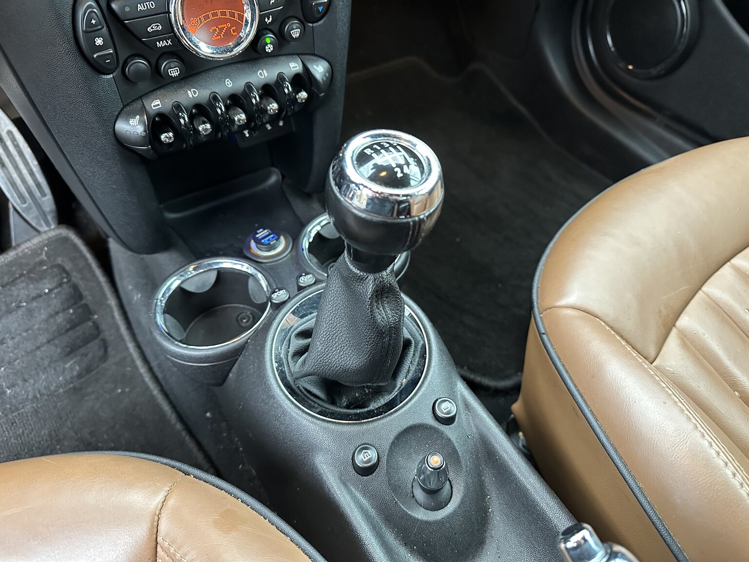 Interior image of 2012 Mini Cooper SD Roadster (7)