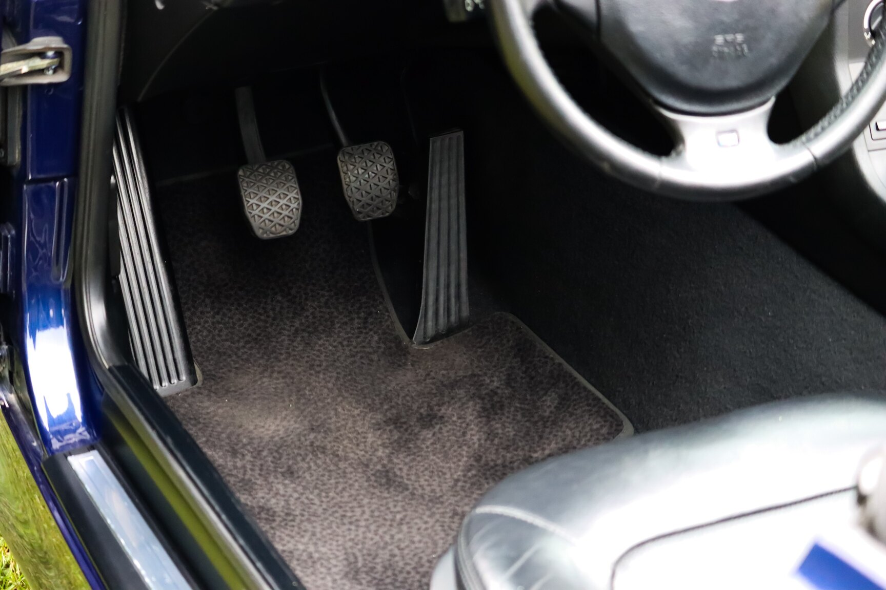 Interior image of 1999 BMW Z3 1.9i