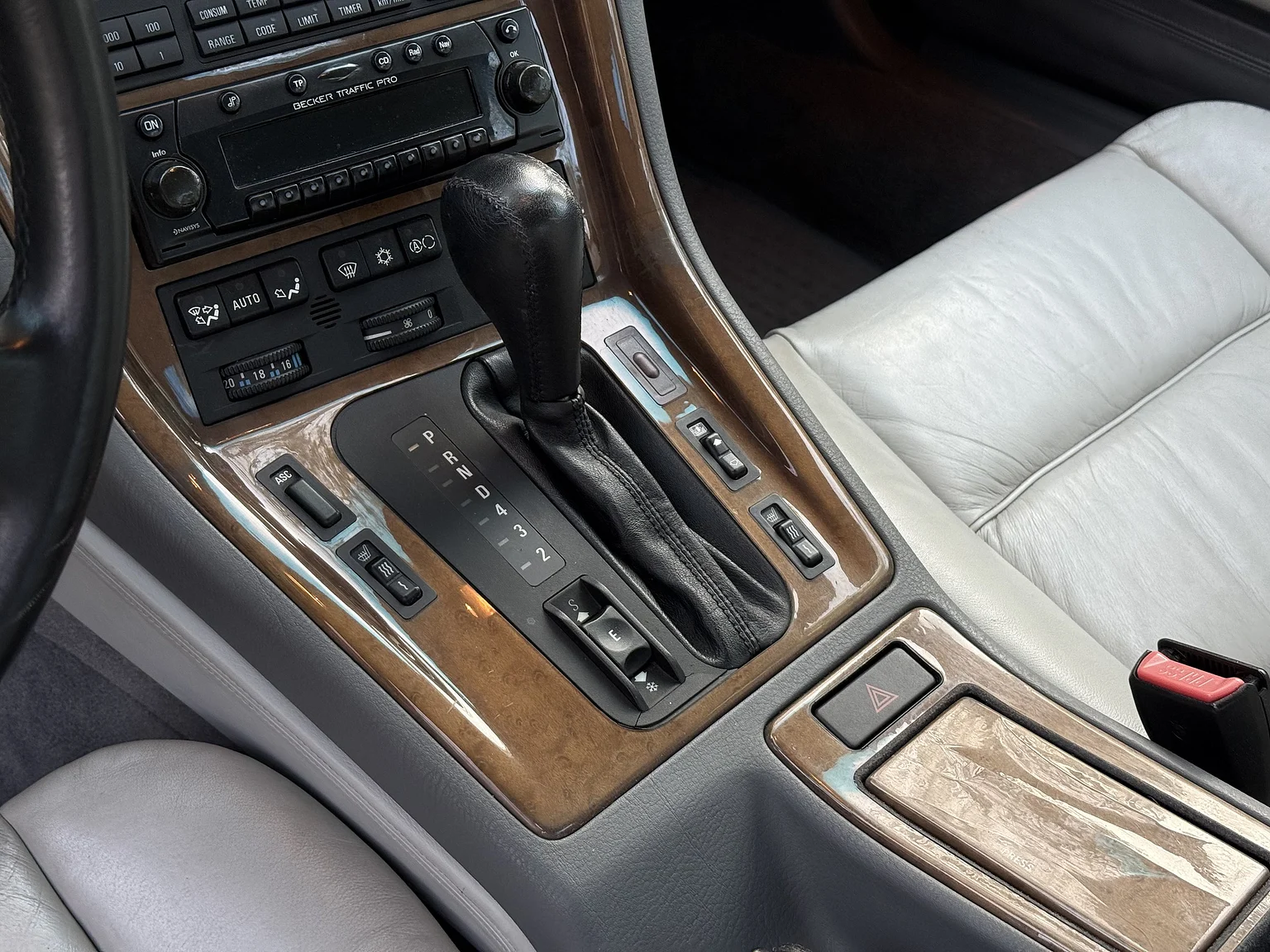 Interiörbild 1994 BMW 840Ci (12)