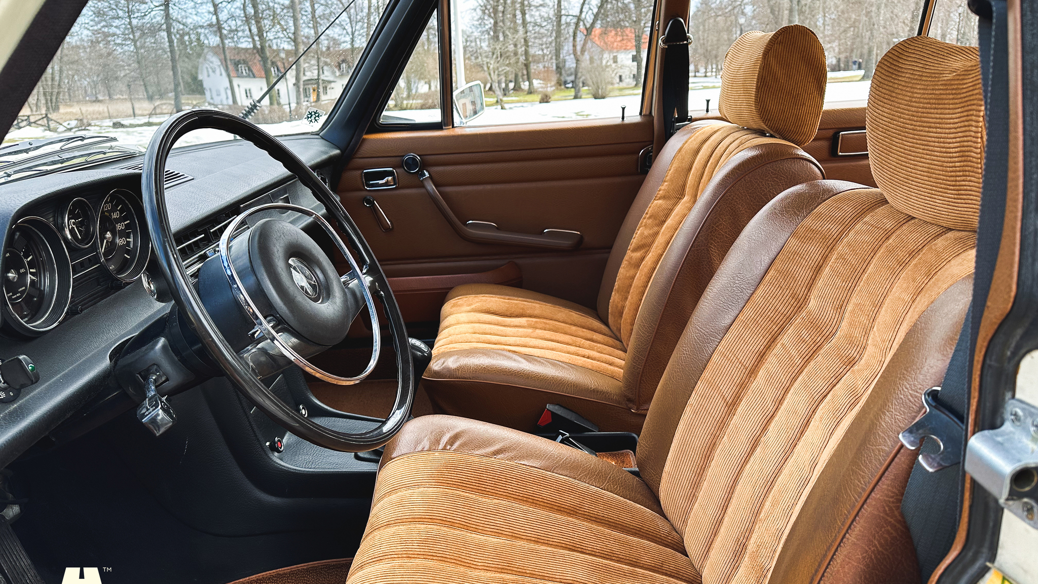 Interiörbild 1972 Mercedes-Benz 200