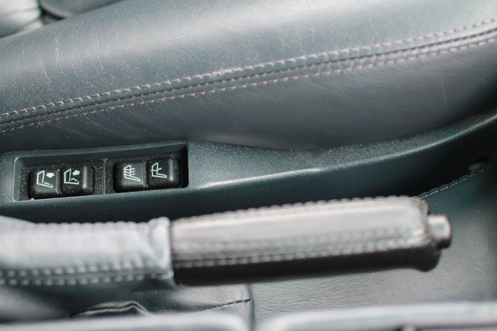Interior image of 1989 BMW 750iA (51)