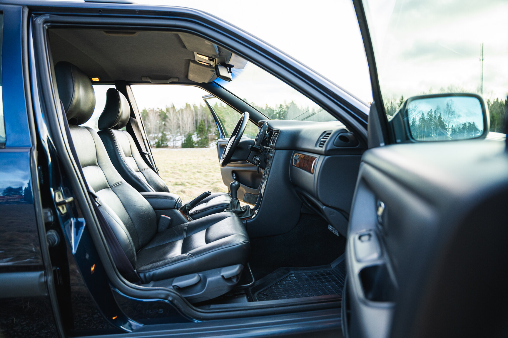 Interior image of 2000 Volvo V70 XC