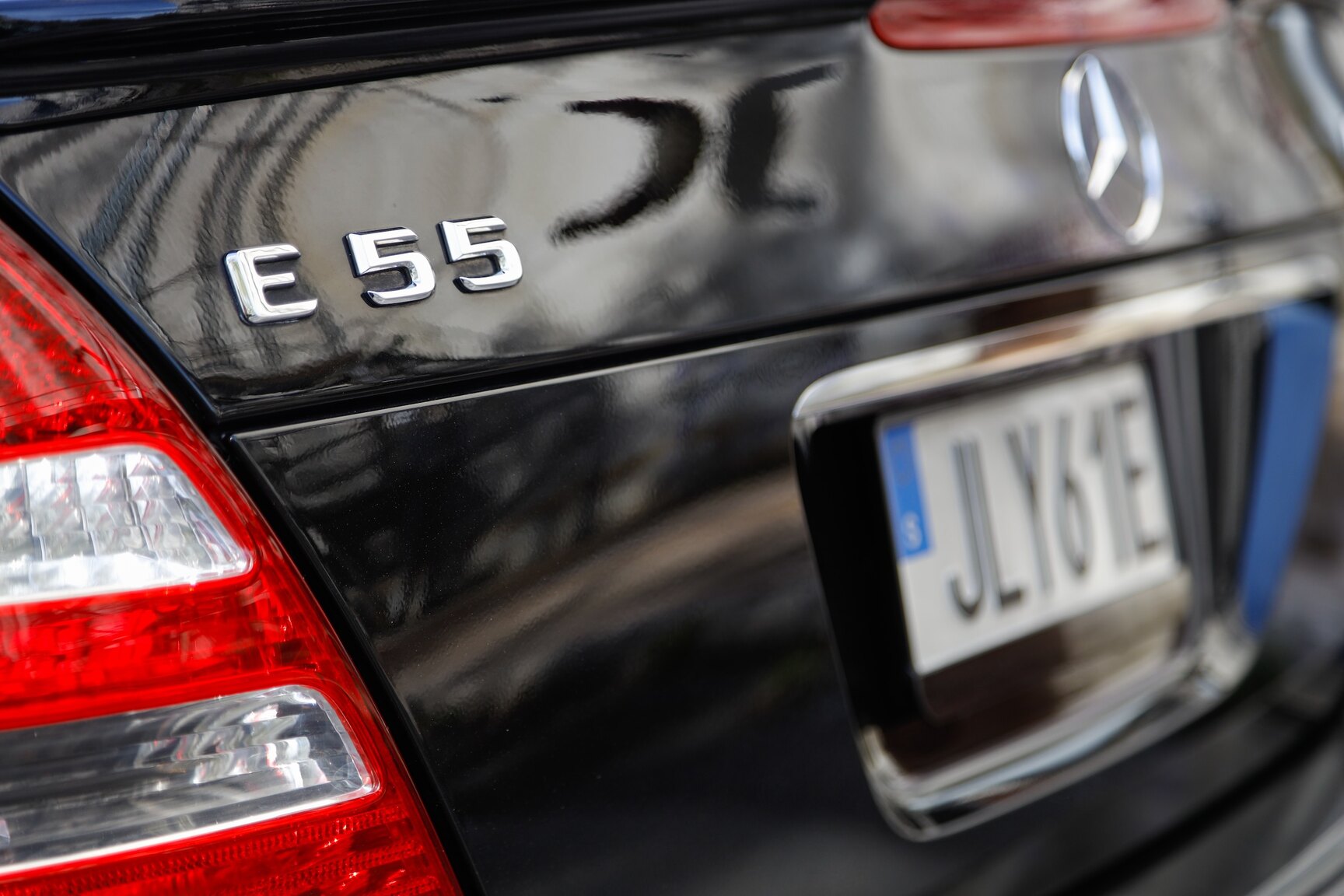Exteriörbild på 2003 Mercedes-Benz E55 AMG