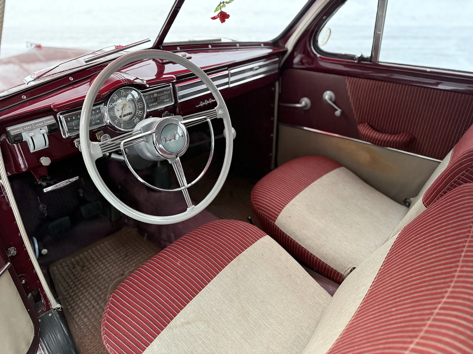 Interior image of 1953 Volvo PV444ES (1)