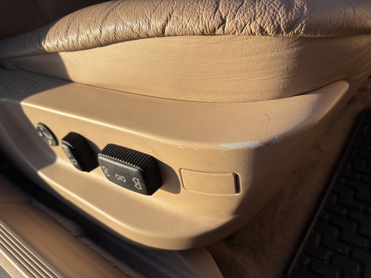 Interior image of 1996 BMW 728iA