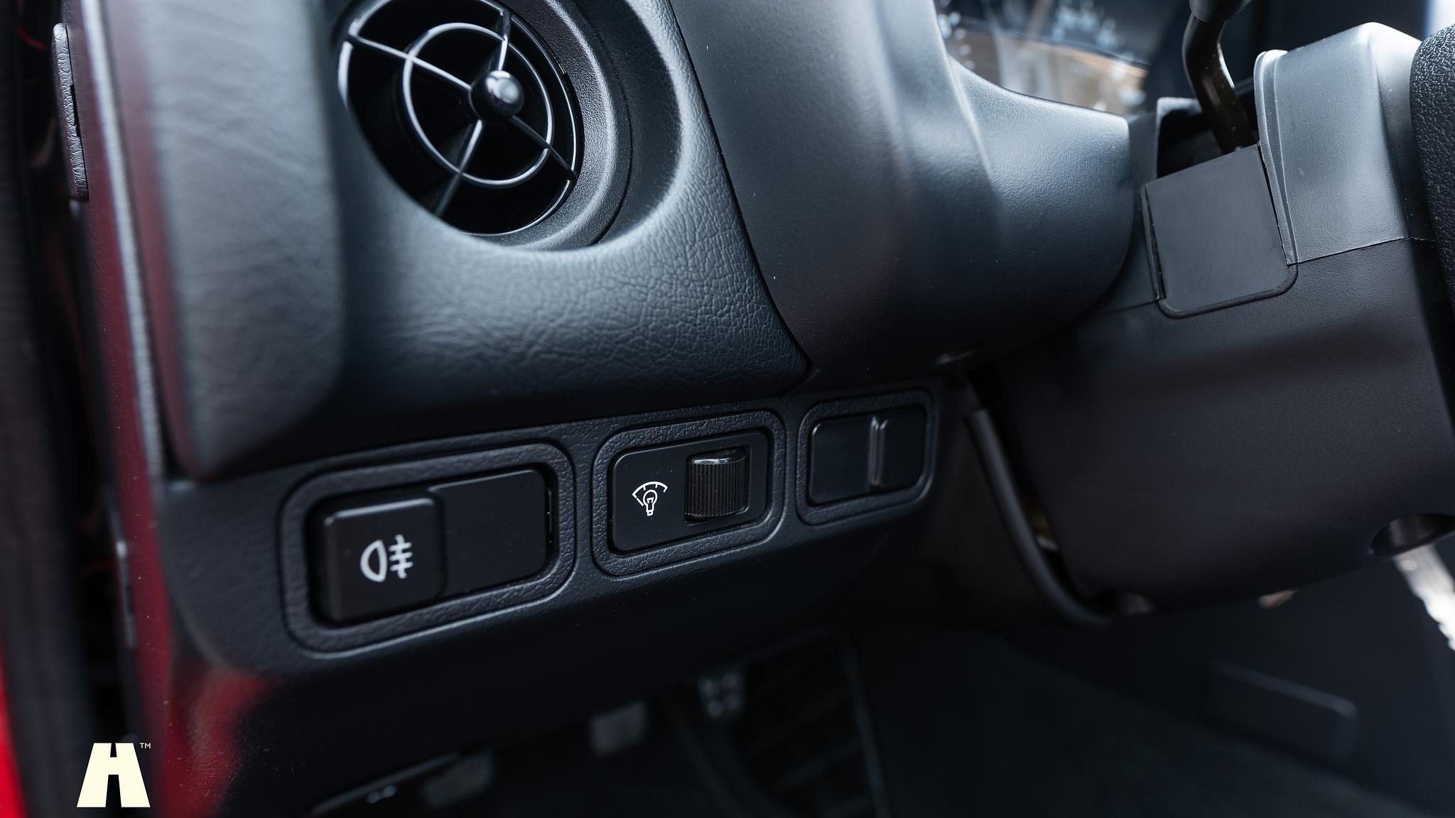 Interior image of 1997 Mazda MX-5 (7)