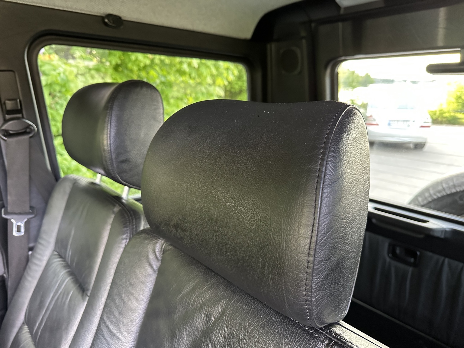 Interior image of 2002 Mercedes-Benz G 500 (31)