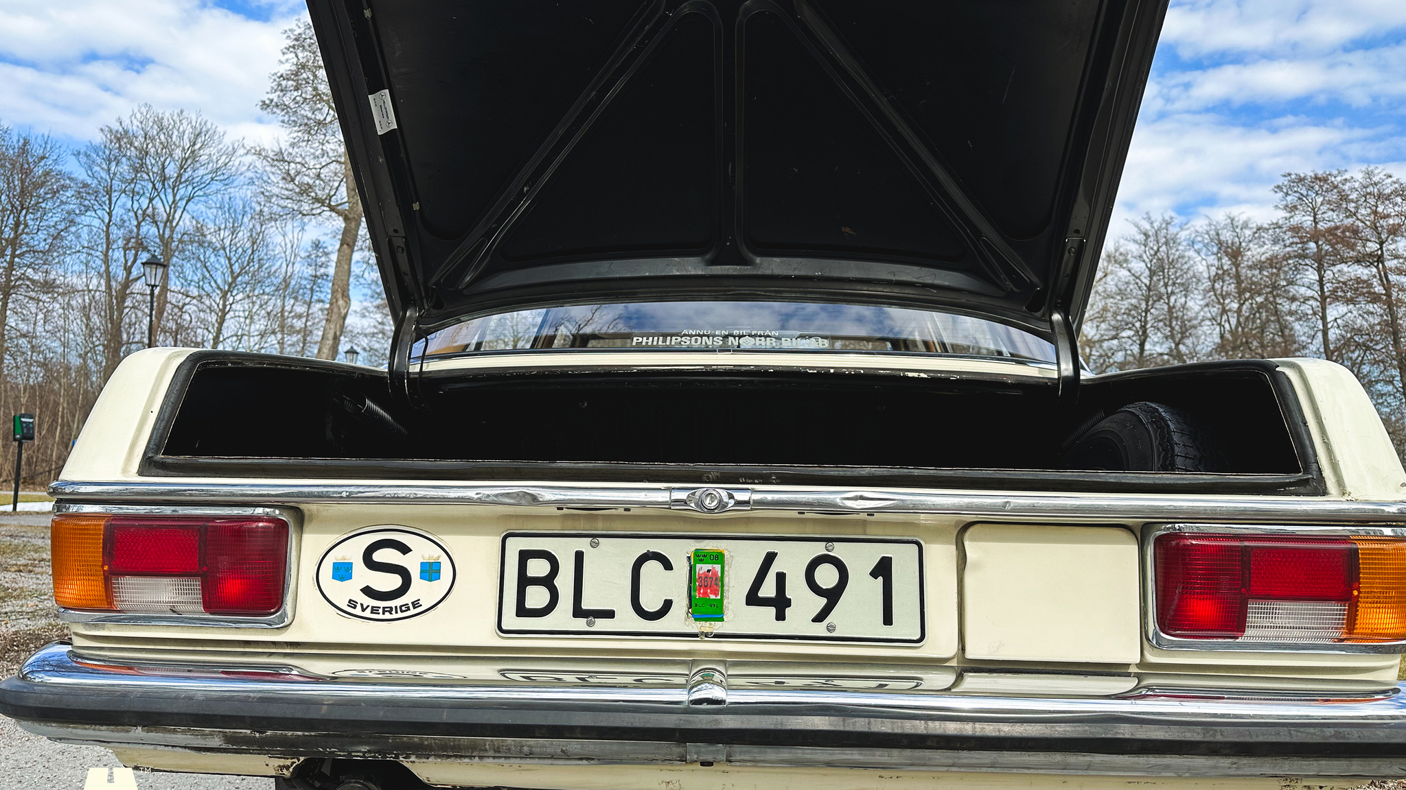 Interior image of 1972 Mercedes-Benz 200