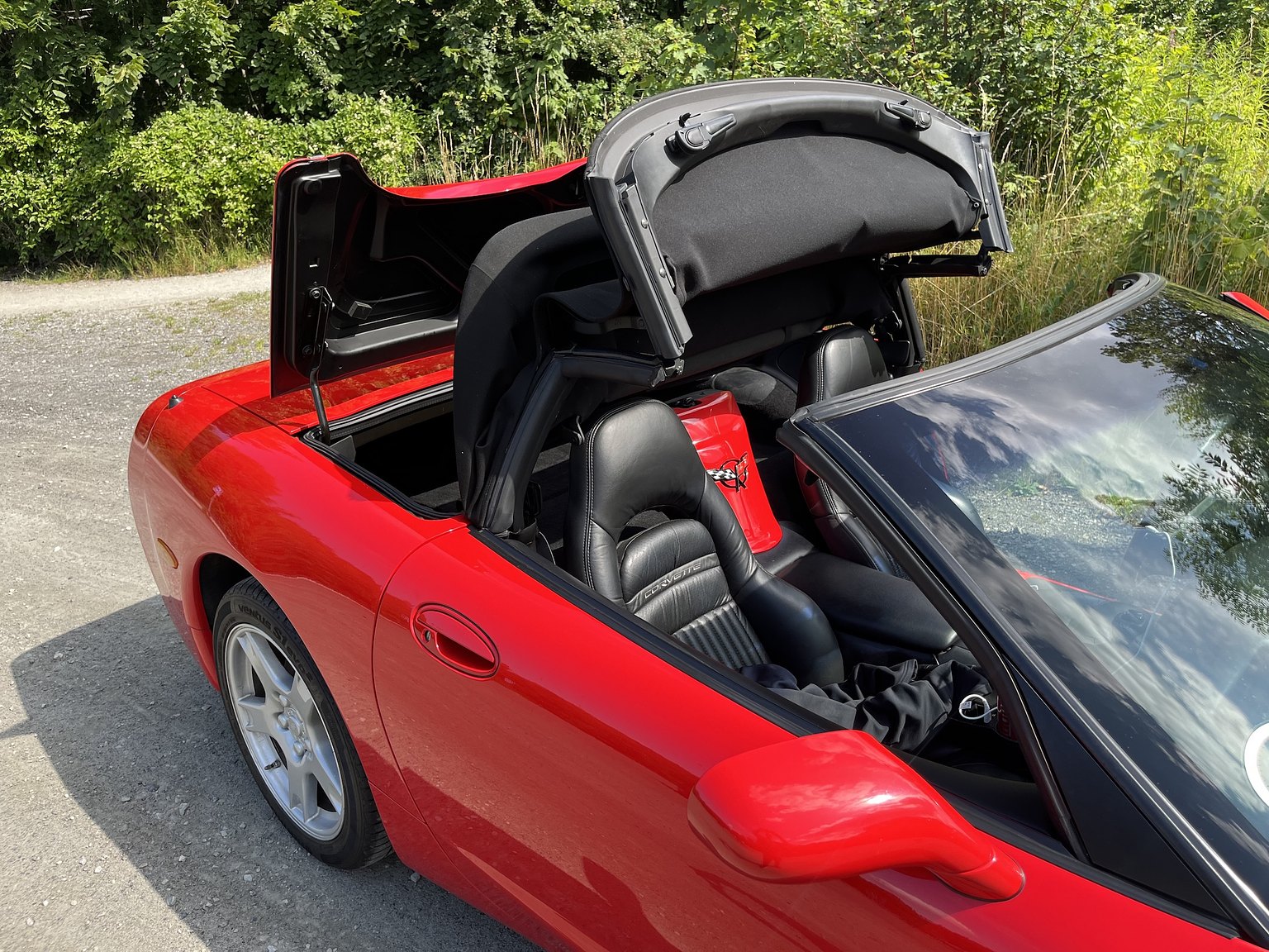 Exterior image of 2000 Chevrolet Corvette Cabriolet