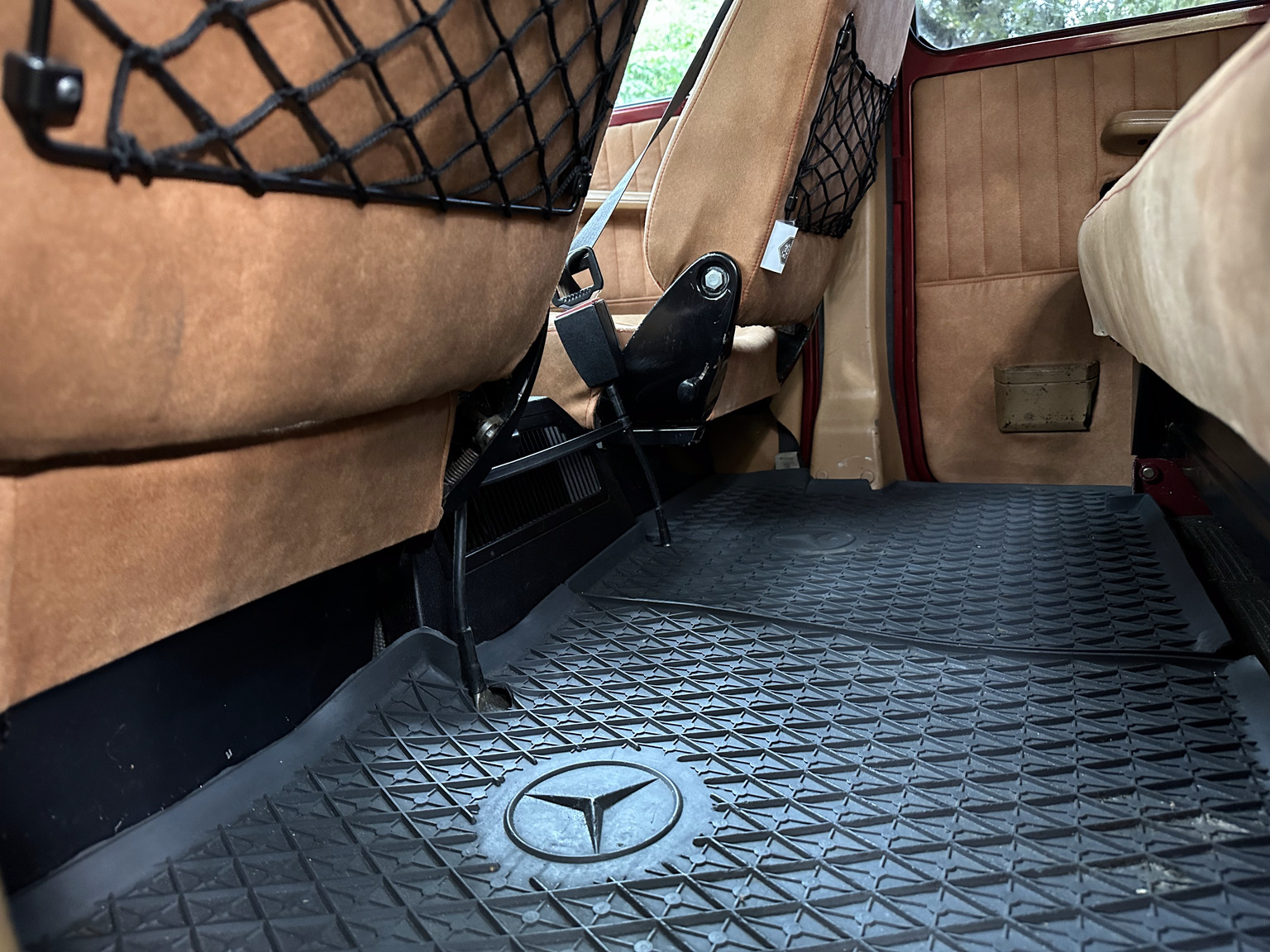 Innenraumfoto von 1986 Mercedes 280 GE