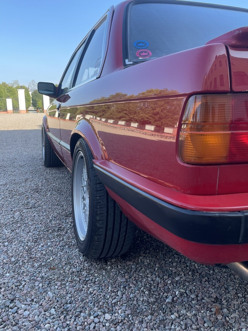 Exteriörbild på 1987 BMW 320i