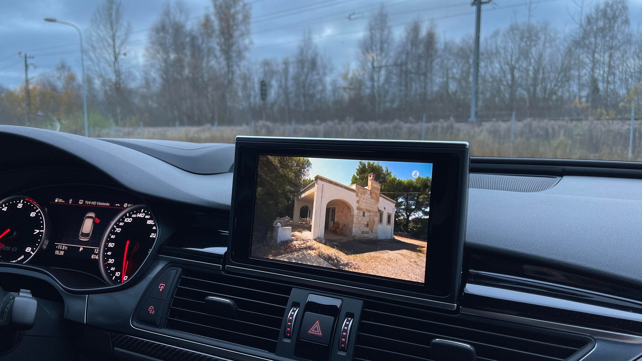 Interior image of 2016 Audi RS6 Avant Exclusive (2)