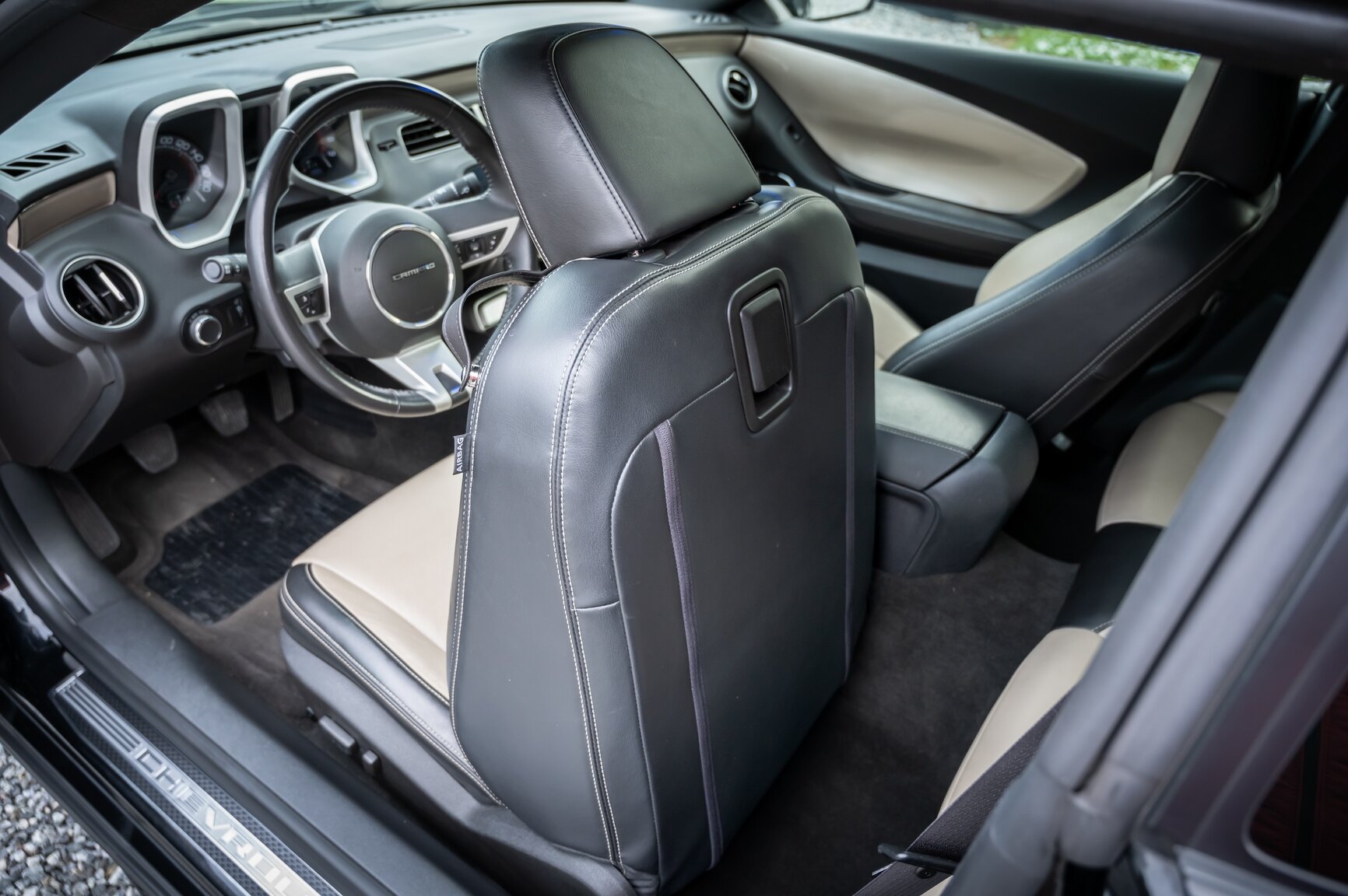 Innenraumfoto von 2010 Chevrolet Camaro SS (42)