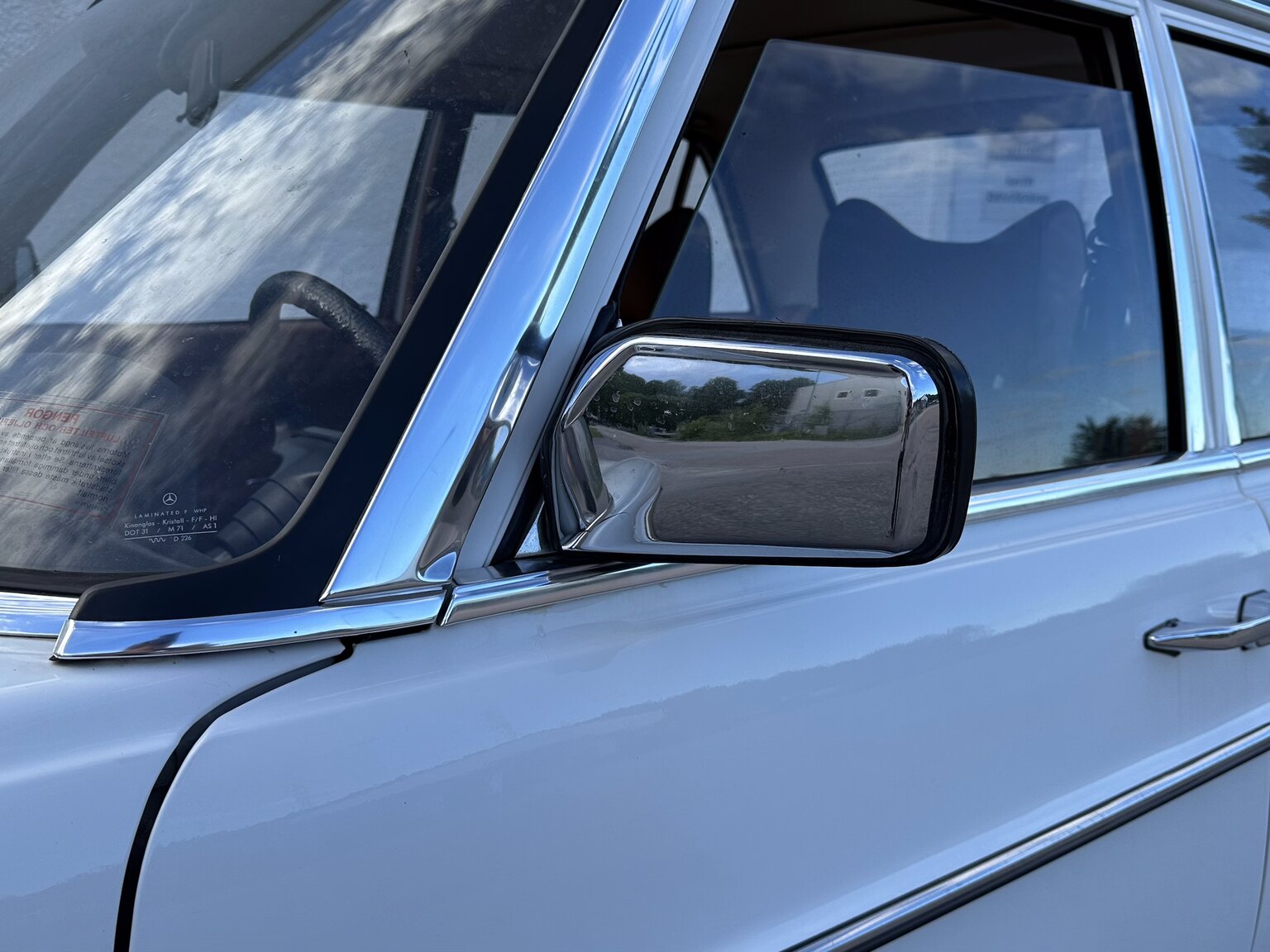 Exteriörbild på 1975 Mercedes Benz 200