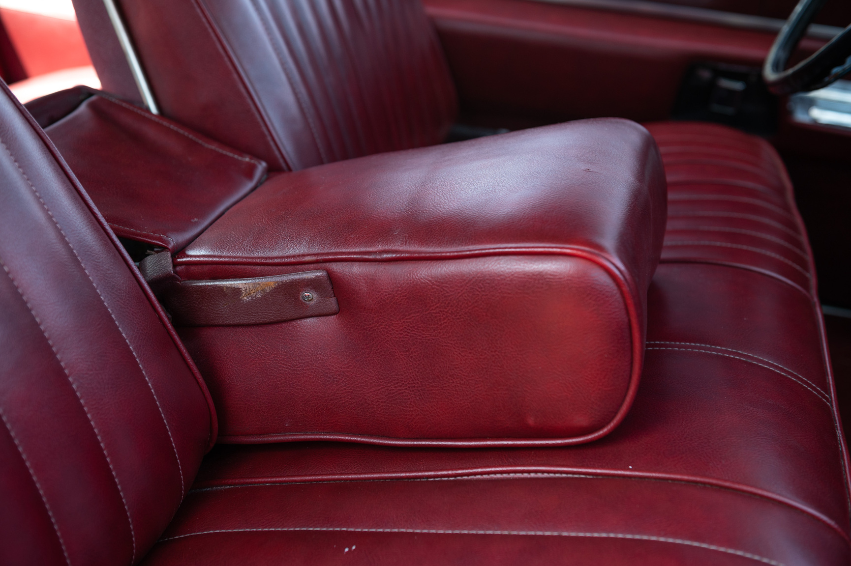 Interior image of 1968 Oldsmobile Toronado (87)