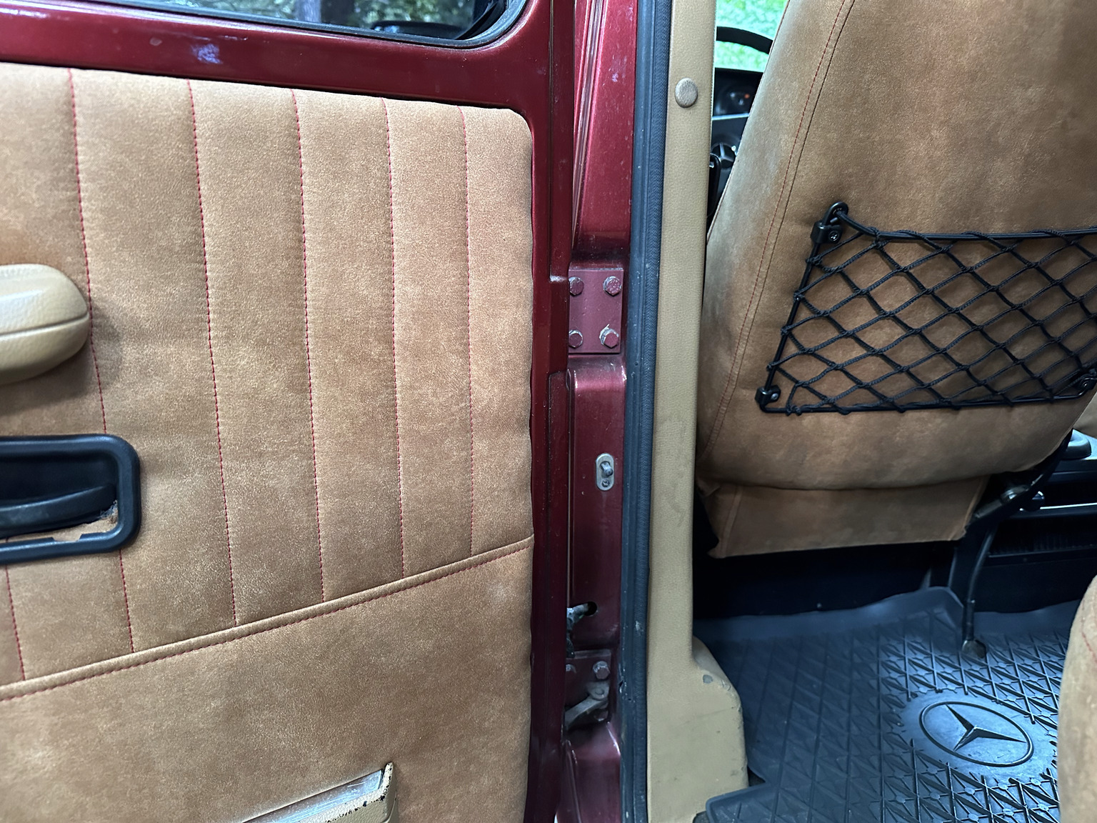 Innenraumfoto von 1986 Mercedes 280 GE (4)