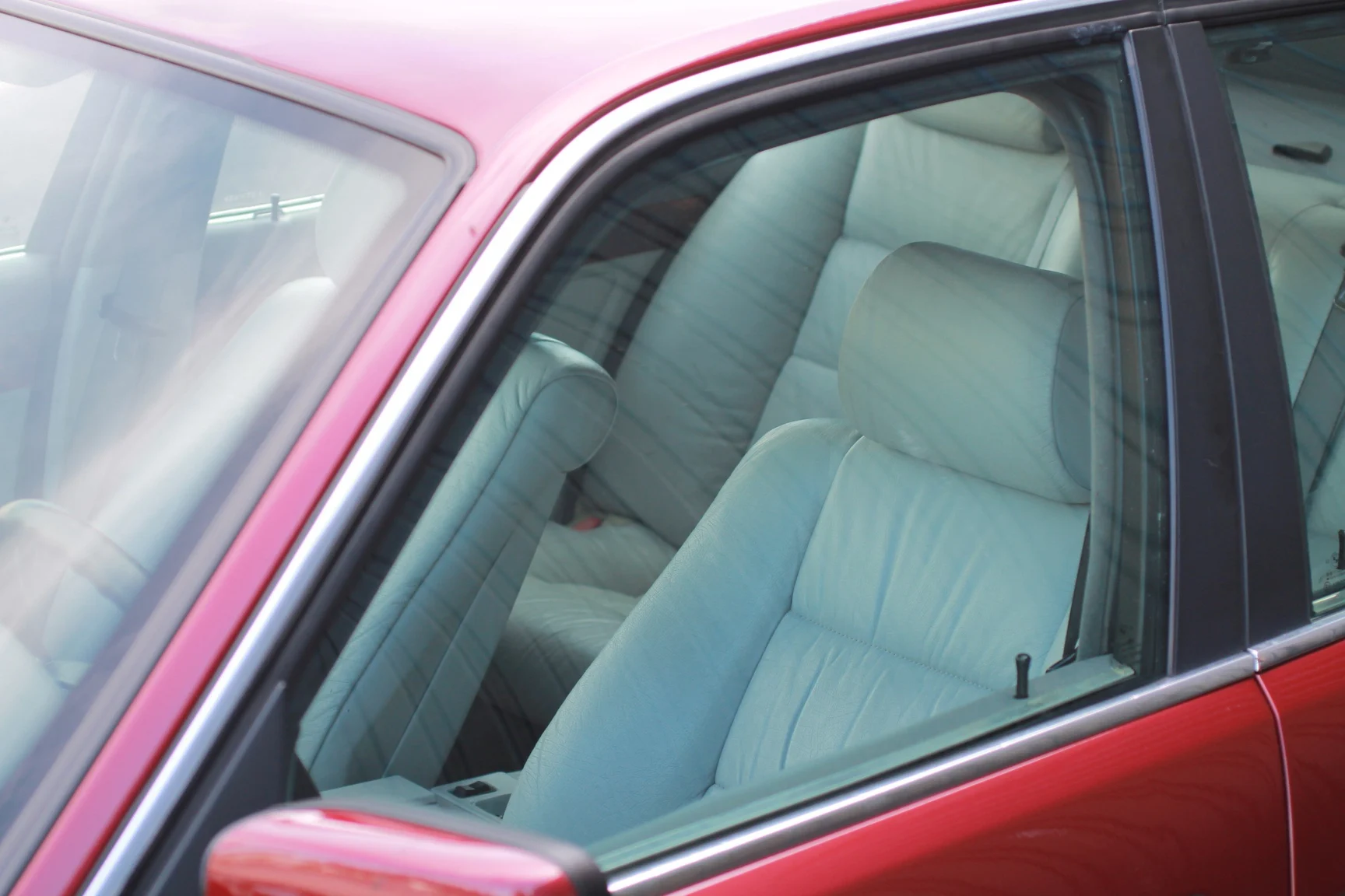 Exterior image of 1993 BMW 540i Sedan (85)