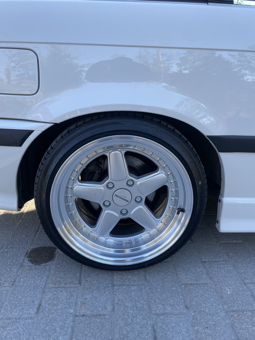 Exterior image of 1995 BMW 328 iA Convertible