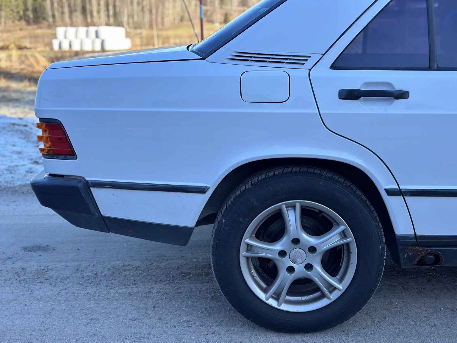 Aussenfoto 1988 Mercedes-Benz 190 E 2.3 (13)