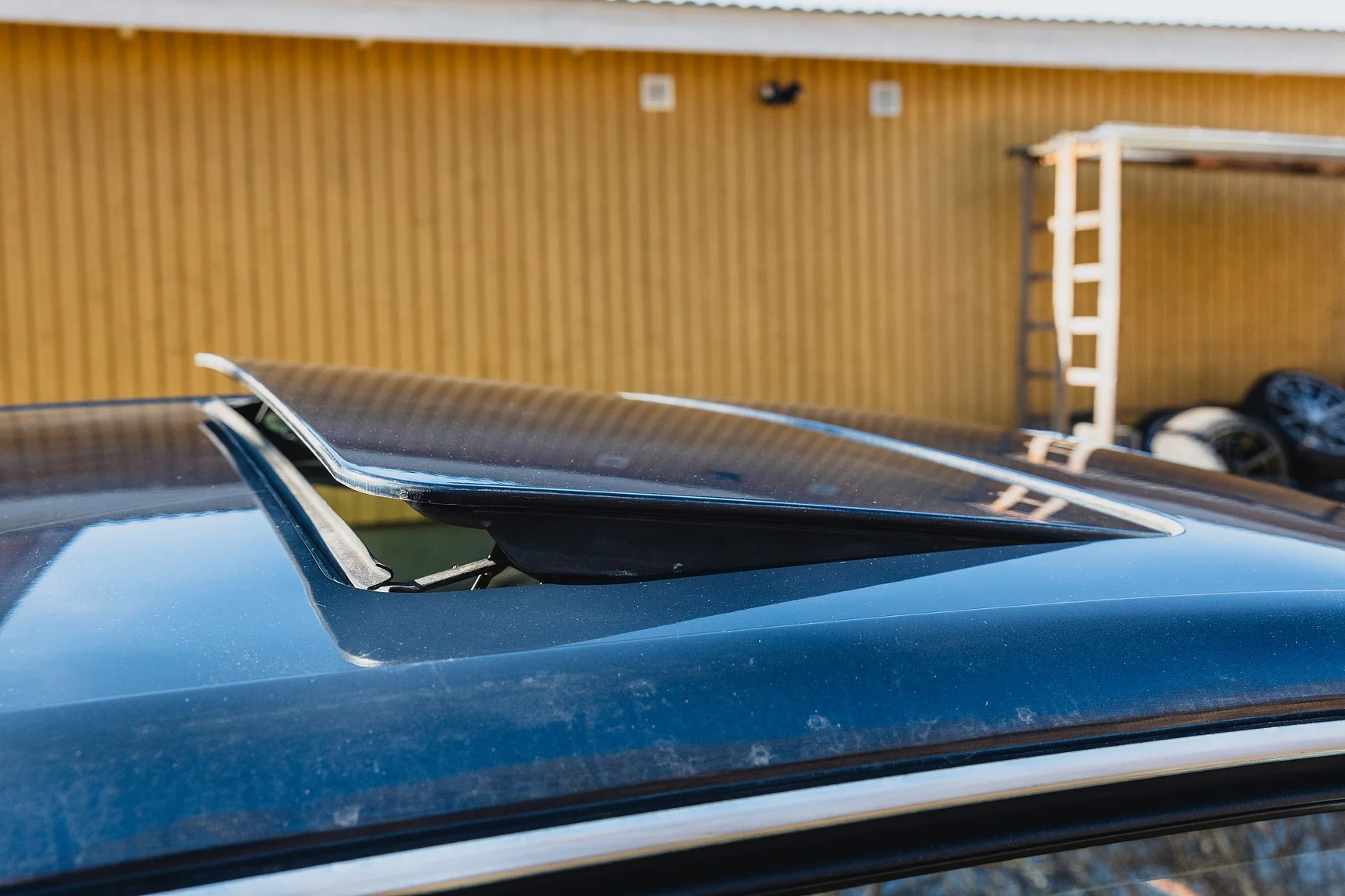 Exterior image of 1986 Mercedes-Benz 560 SEC (26)