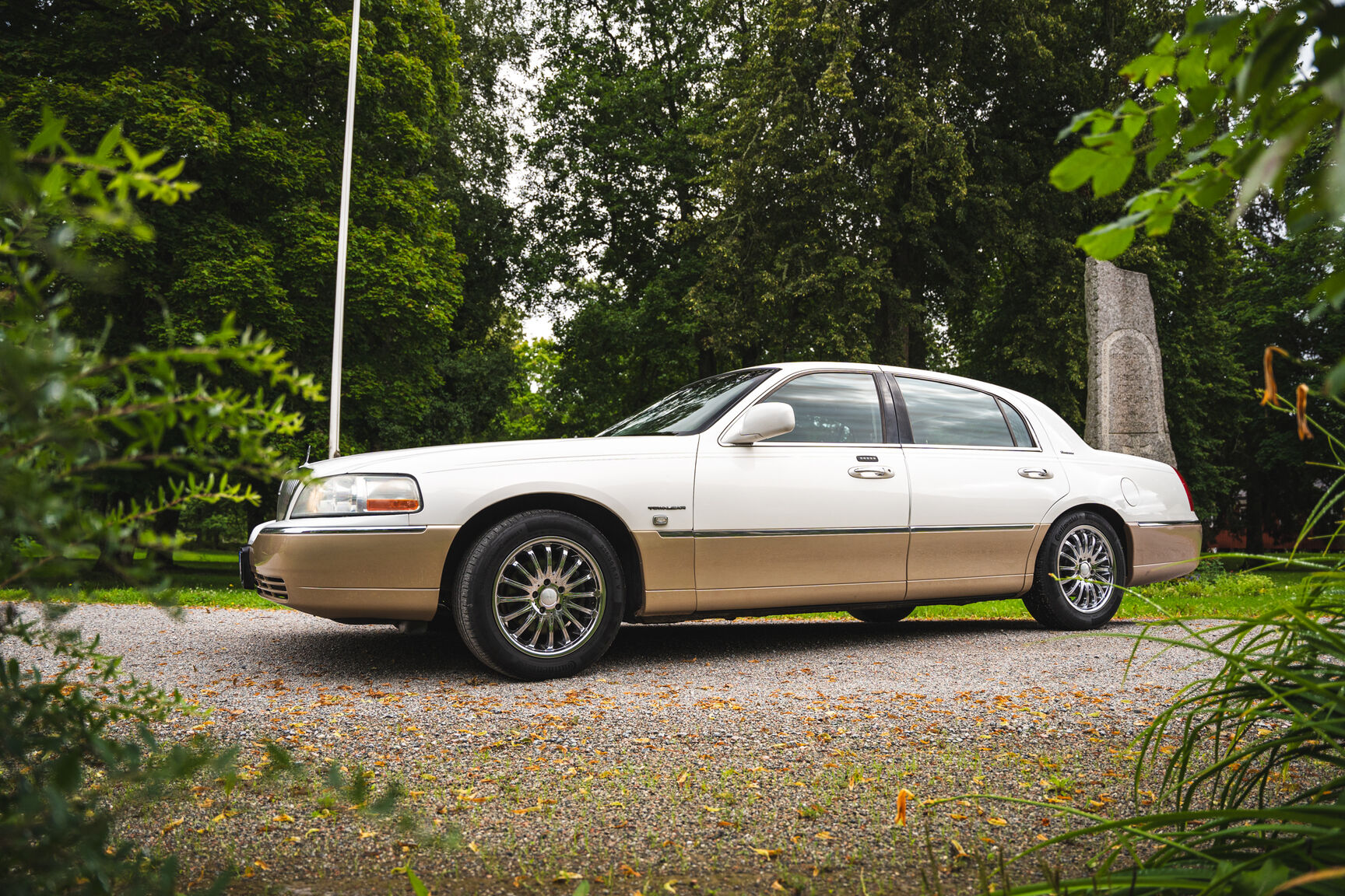 Exteriörbild på 2003 Lincoln Town Car