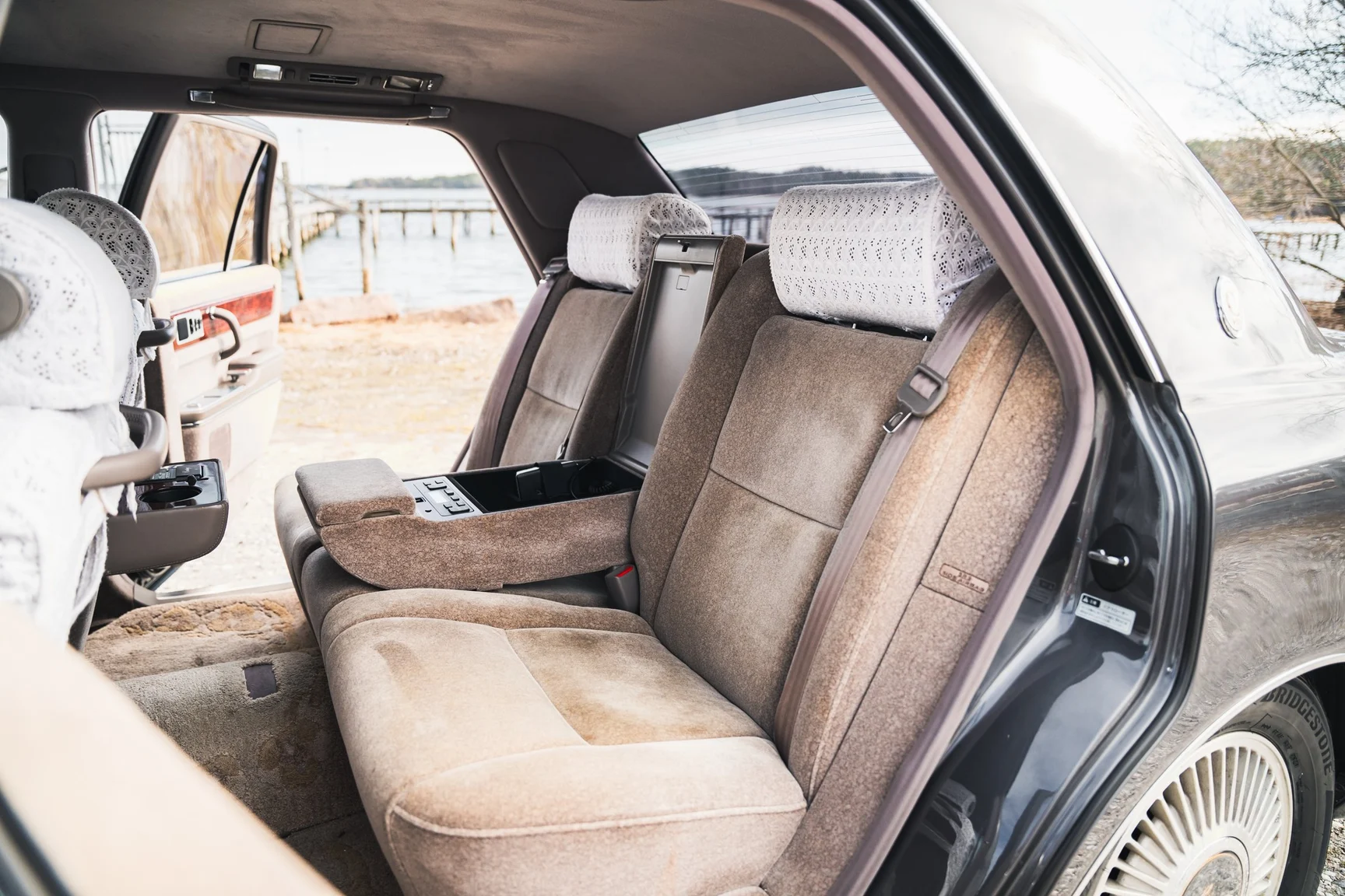 Innenraumfoto von 2000 Toyota Century V12 G50 (84)