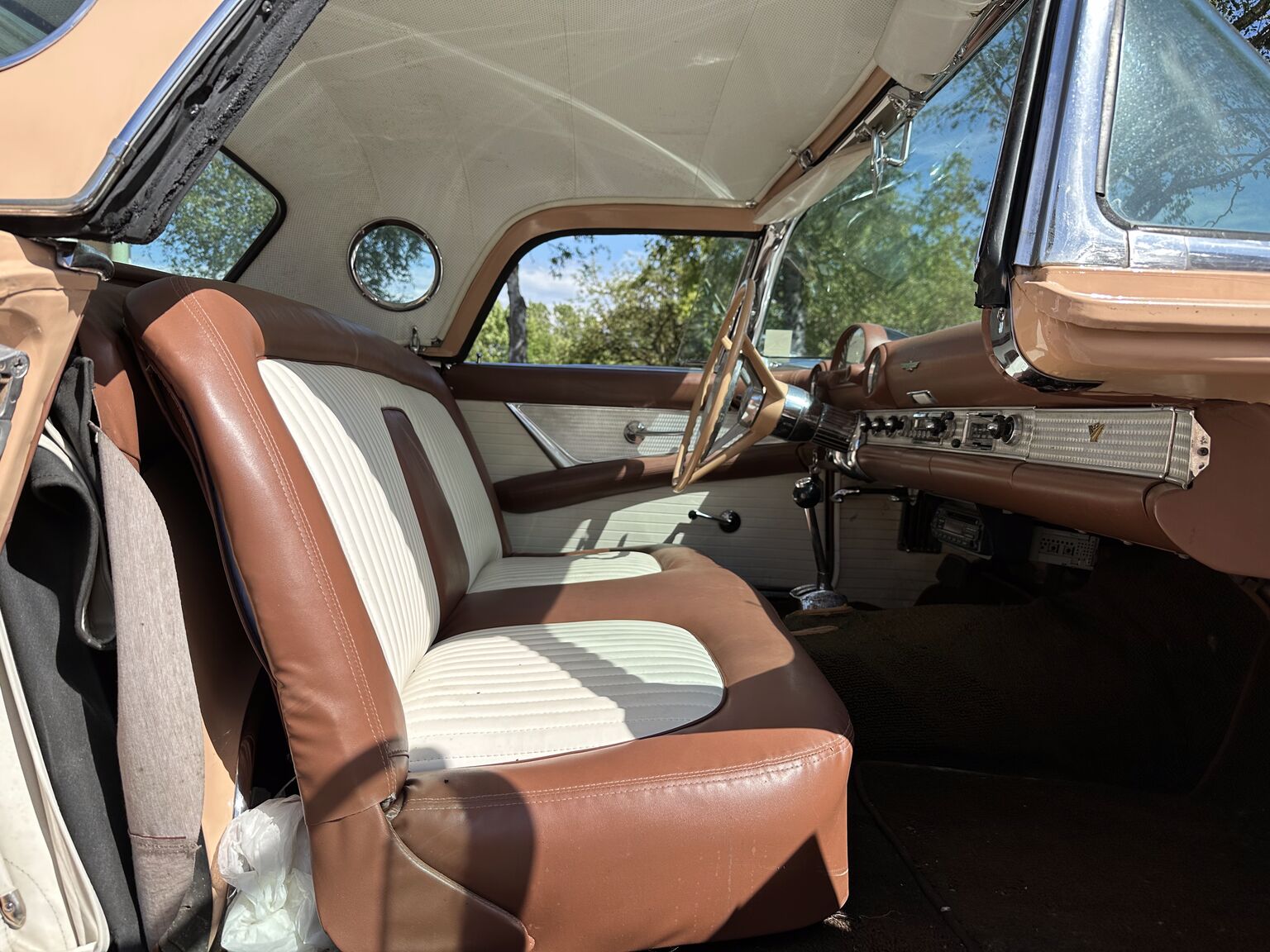 Interiörbild 1956 Ford Thunderbird Convertible