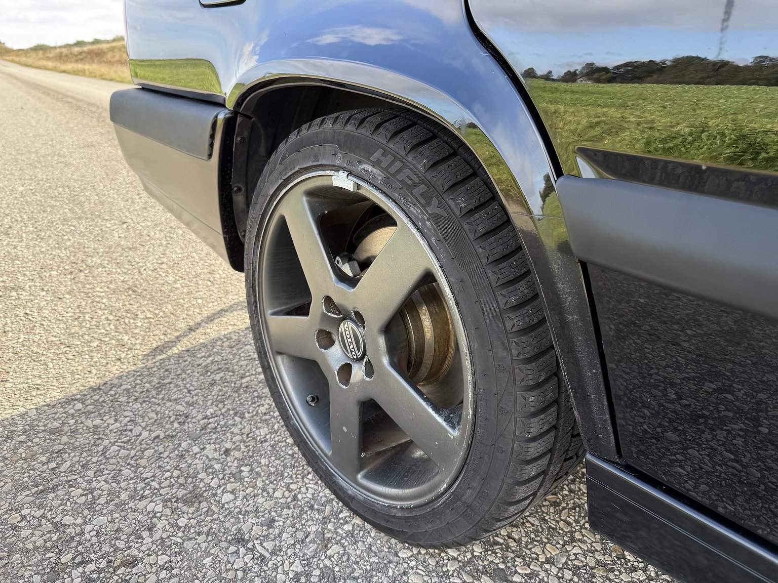 Exterior image of 1995 VOLVO 855 T5R T-5R
