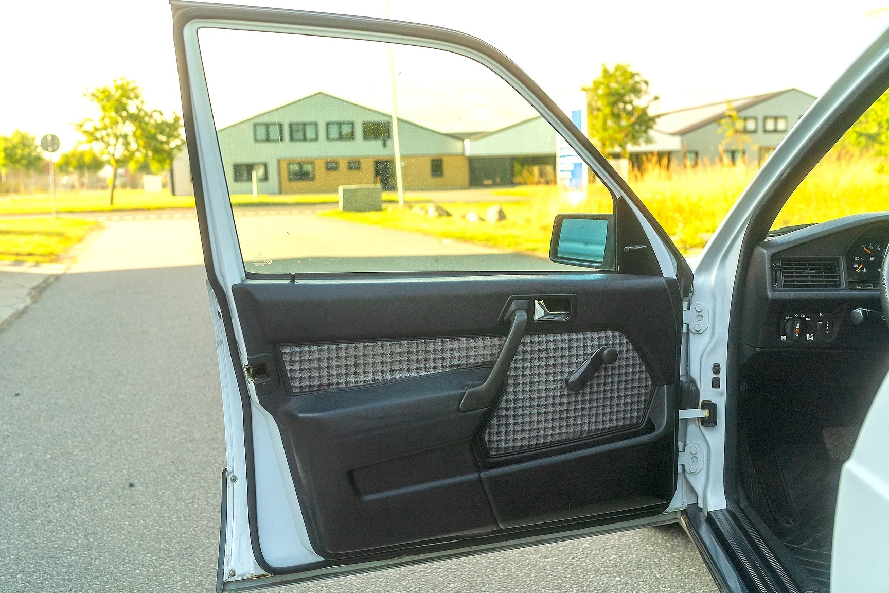 Interior image of 1992 Mercedes-Benz 190 E 1.8 - NO RESERVE (6)