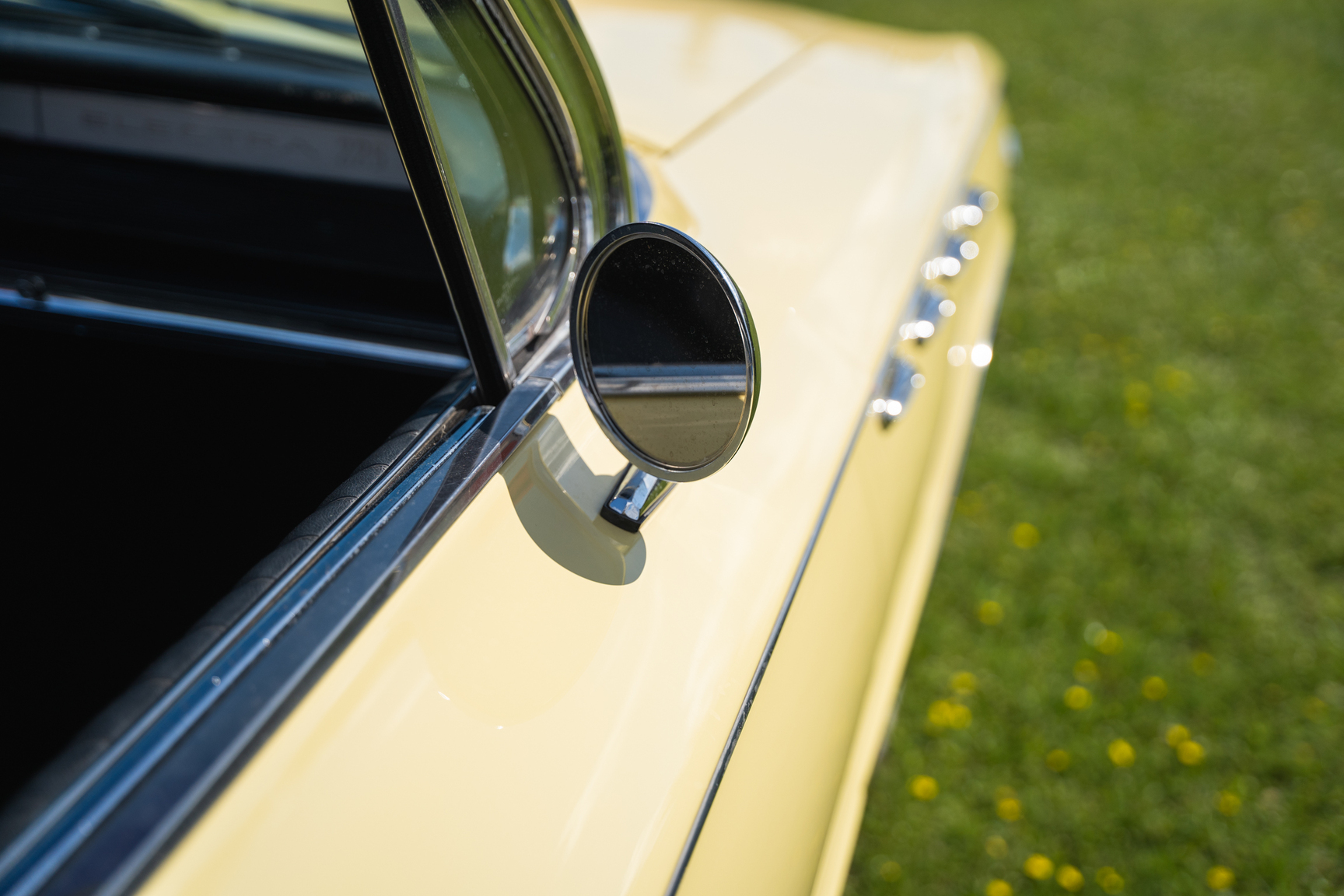 Exterior image of 1961 Buick Electra 225 cab (42)