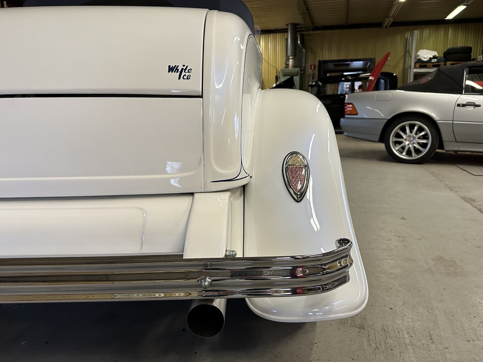 Exterior image of 1932 Custom Ford Rod White Ice