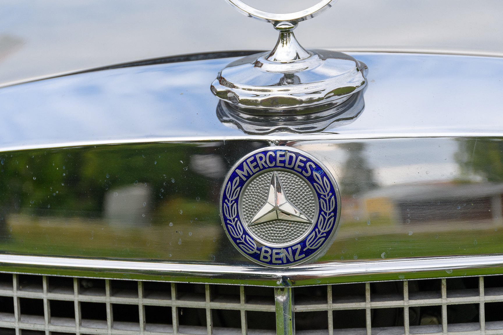 Exterior image of 1969 Mercedes-Benz 300 SEL