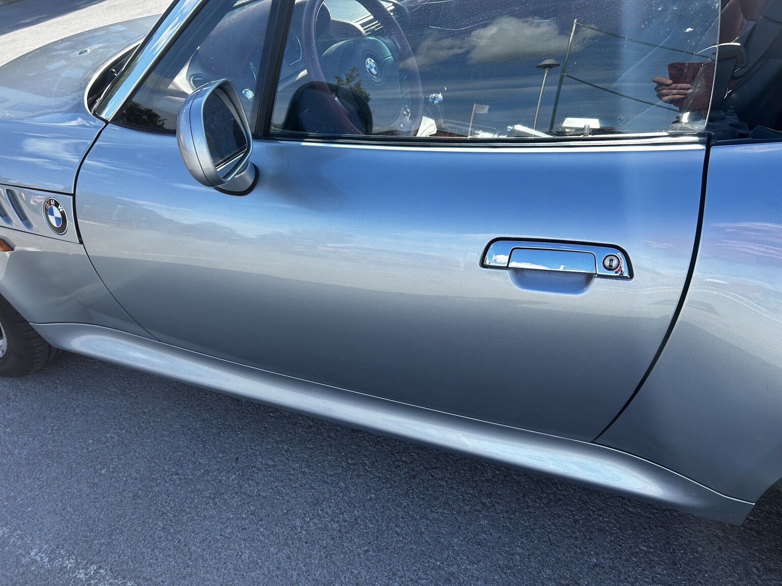 Exterior image of 1999 BMW Z3 2.8i (32)