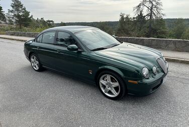 Exterior image of 2003 Jaguar S-Type R