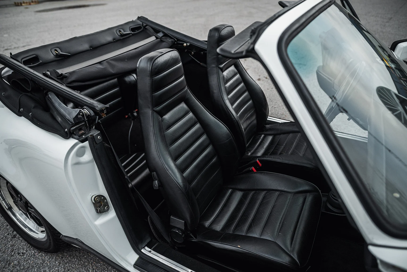 Interior image of 1983 Porsche 911 SC (4)