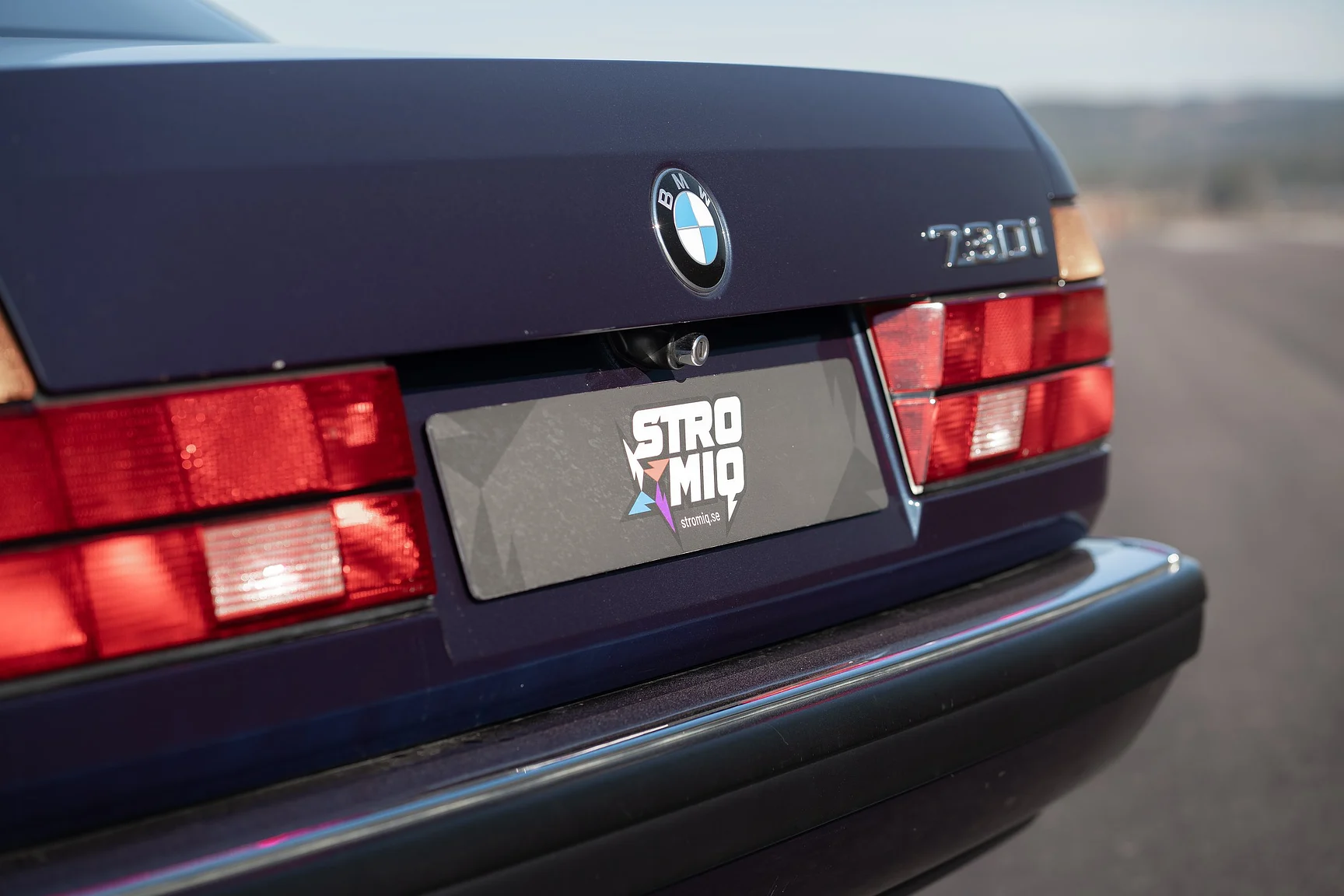 Exterior image of 1989 BMW 750iA (10)
