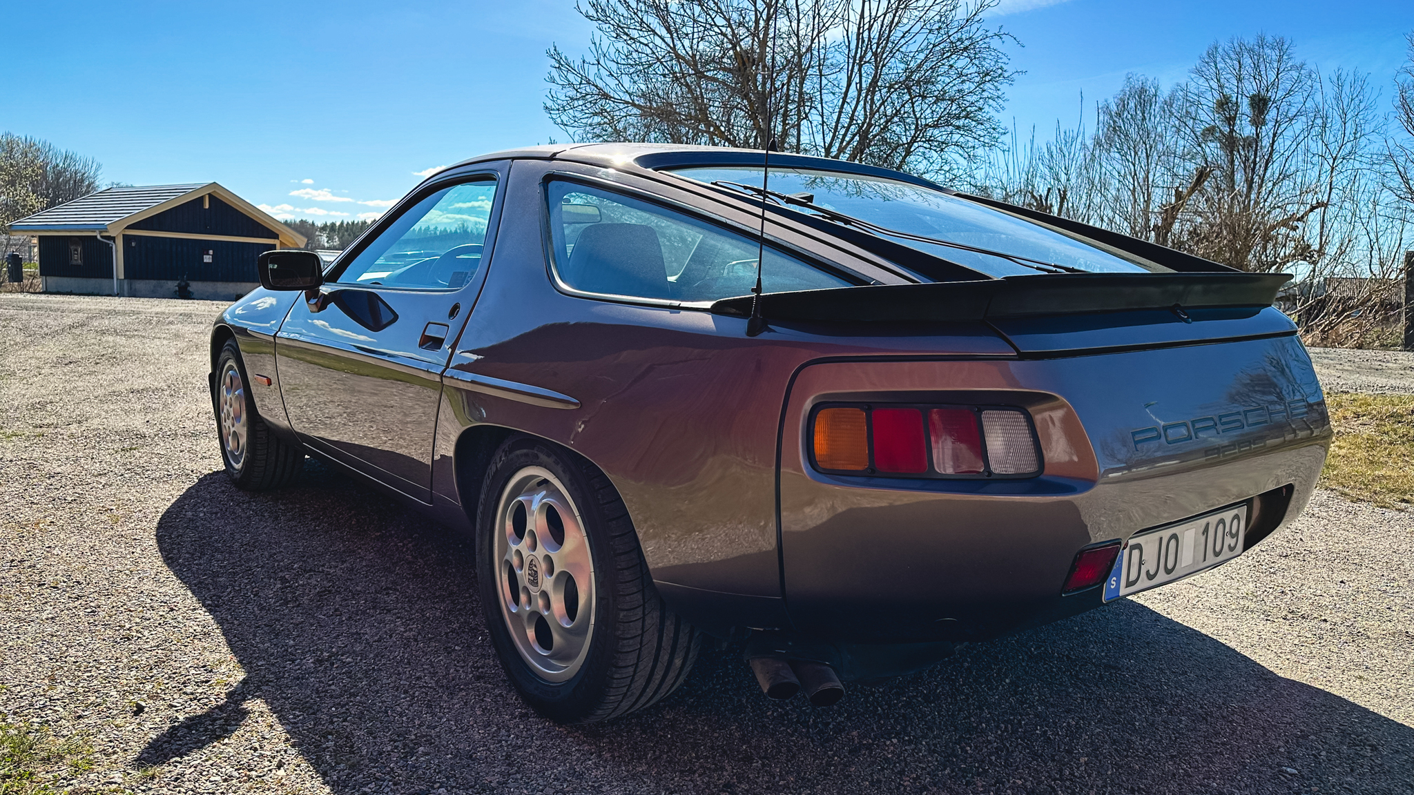Exterior image of 1983 Porsche 928 S (5)