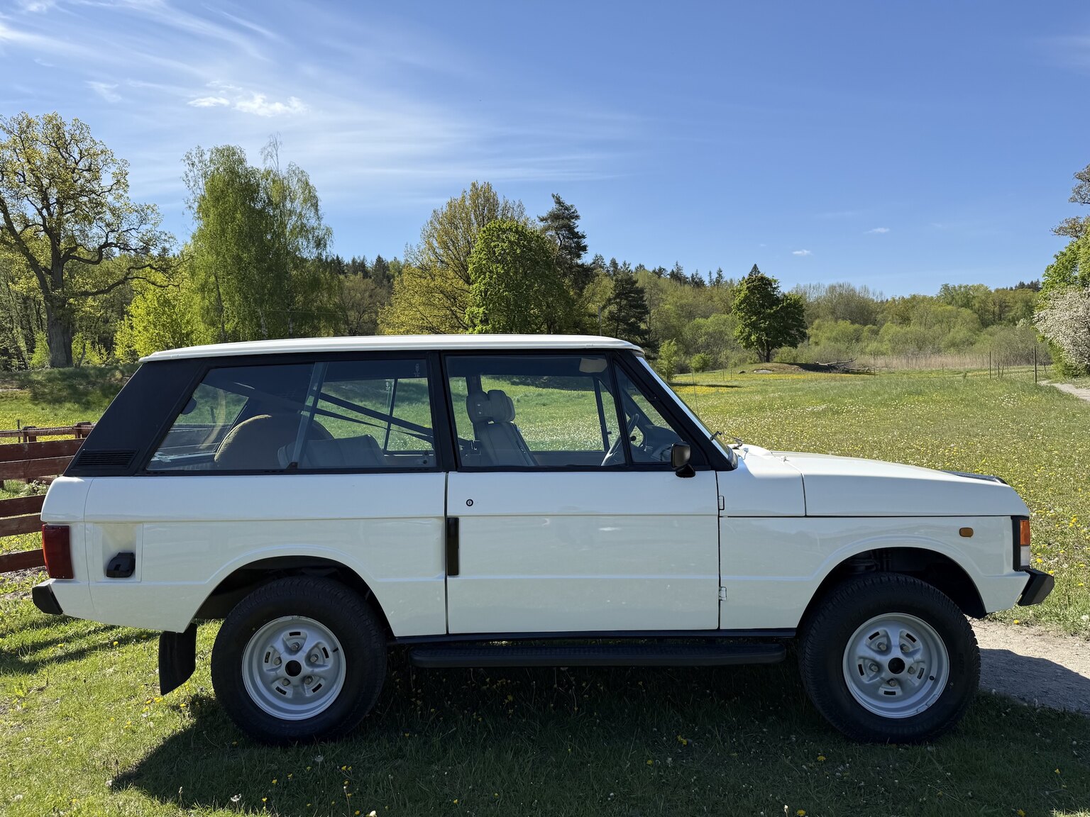 Exterior image of 1985 Land Rover Range Rover 3.5 V8