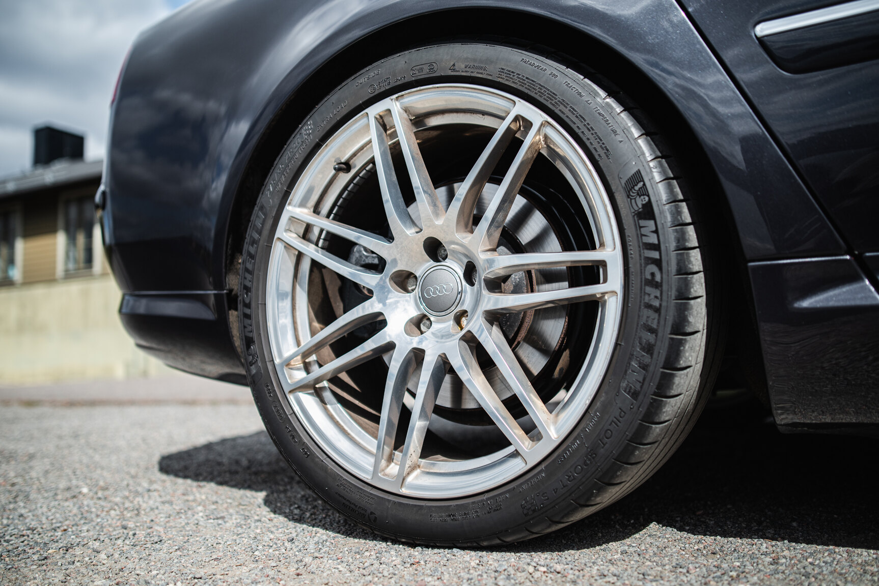 Exterior image of 2009 Audi S8 5.2 V10 FSI Quattro