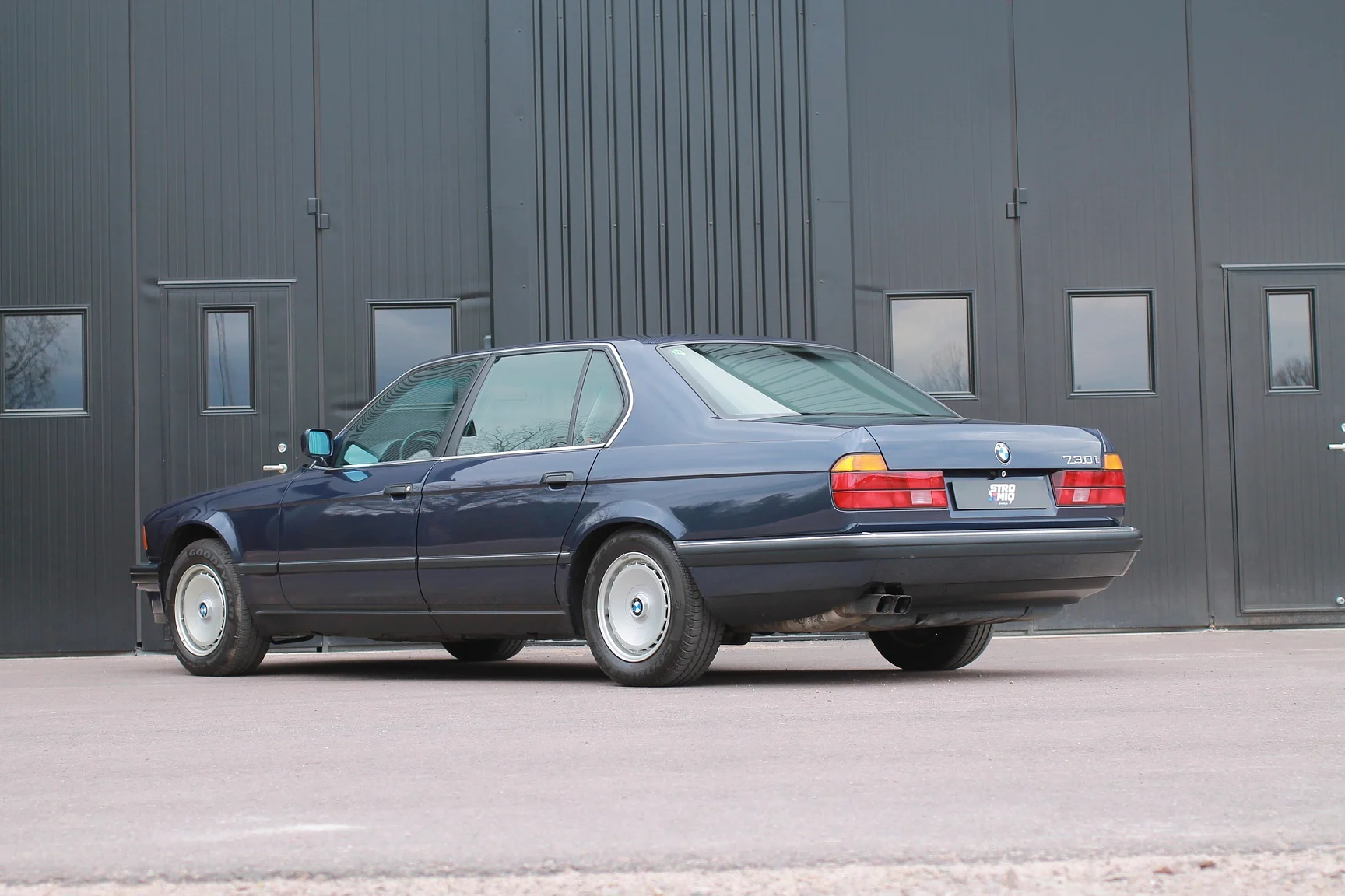Exterior image of 1989 BMW 750iA (152)