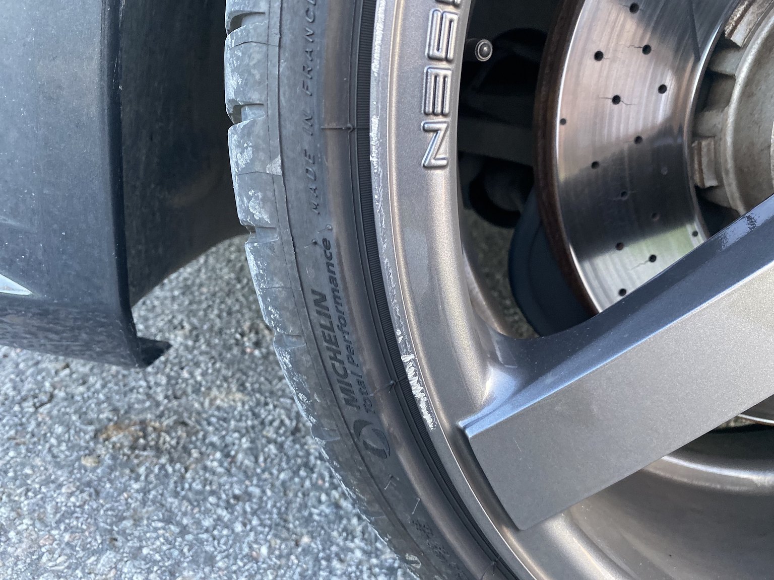 Exteriörbild på 2011 Mercedes-Benz C 63 AMG