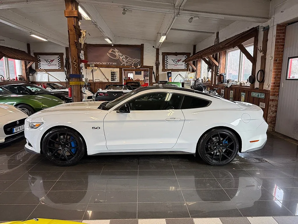 Image of 2016 Ford Mustang (1)